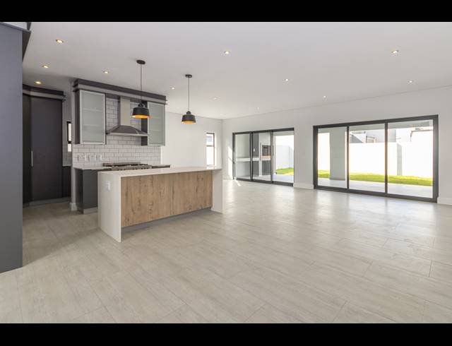 4 BEDROOM FREESTANDING FOR SALE IN PARKLANDS NORTH